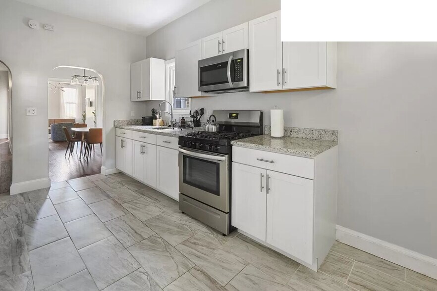 Building Photo - 2124 13th St SE