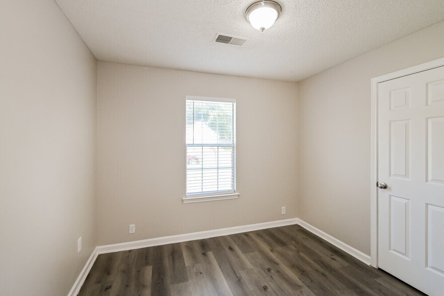 Building Photo - 6955 Gallop Dr
