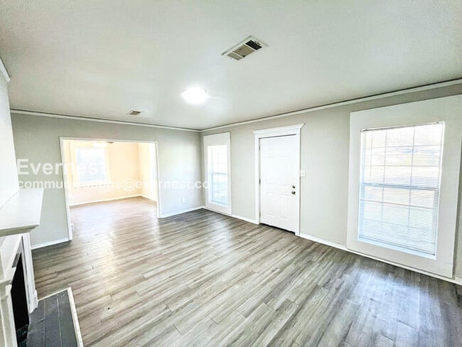 Building Photo - 227 Broadmoor Dr