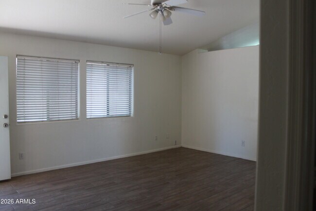 Building Photo - 921 S Val Vista Dr