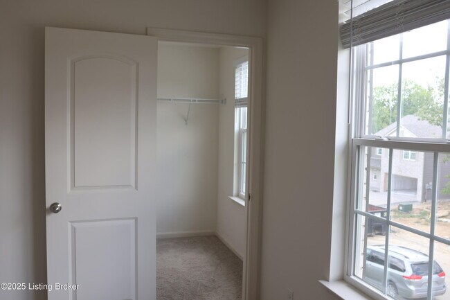 Building Photo - 11703 Parkview Pt