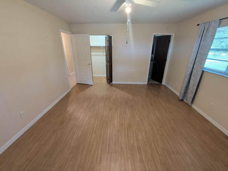 Building Photo - 3260 S Michigan Blvd