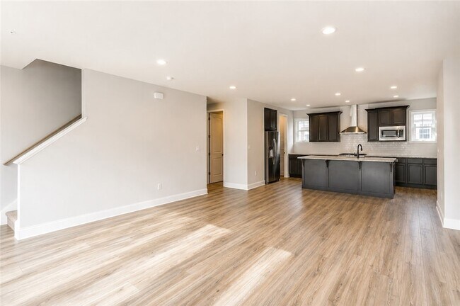 Building Photo - 210 Gress Rd