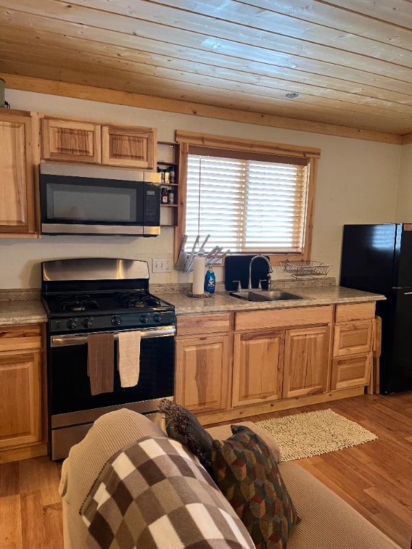 Building Photo - 4005 Cedar Ave