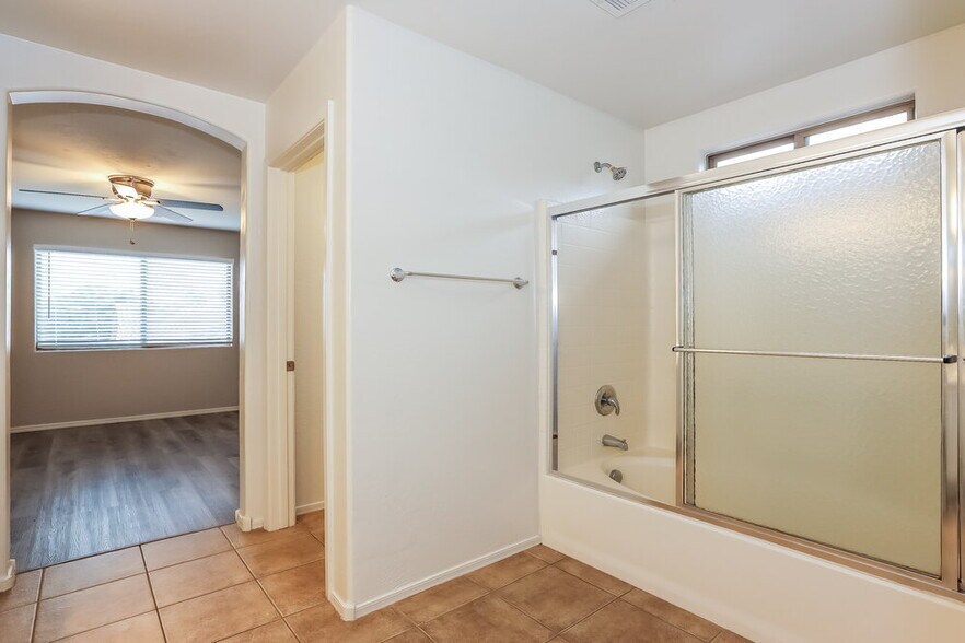 Building Photo - 41386 N Cambria Dr