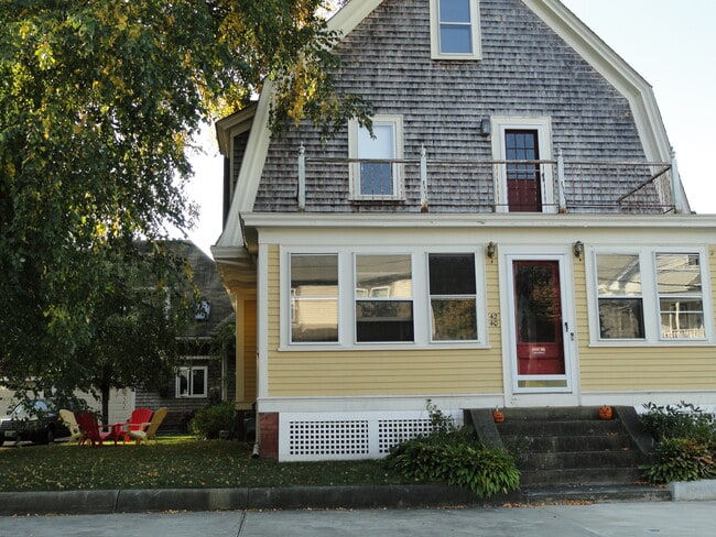 Building Photo - 40 Chestnut Ave