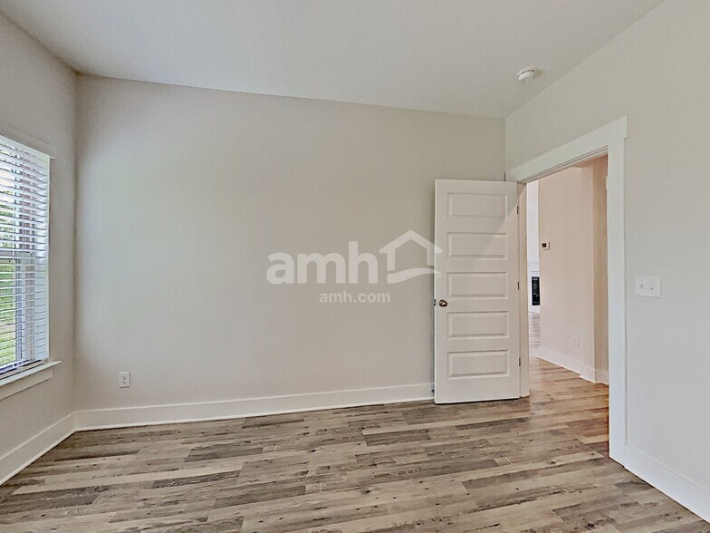 Building Photo - 326 Charity Ln