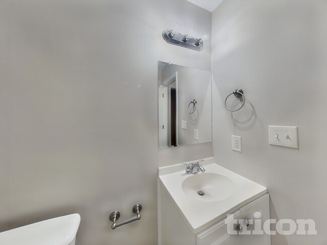 Building Photo - 105 Pinto Ln