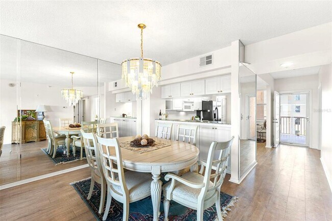 Building Photo - 6475 Shoreline Dr