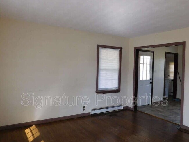 Building Photo - 13420 Crest Cir