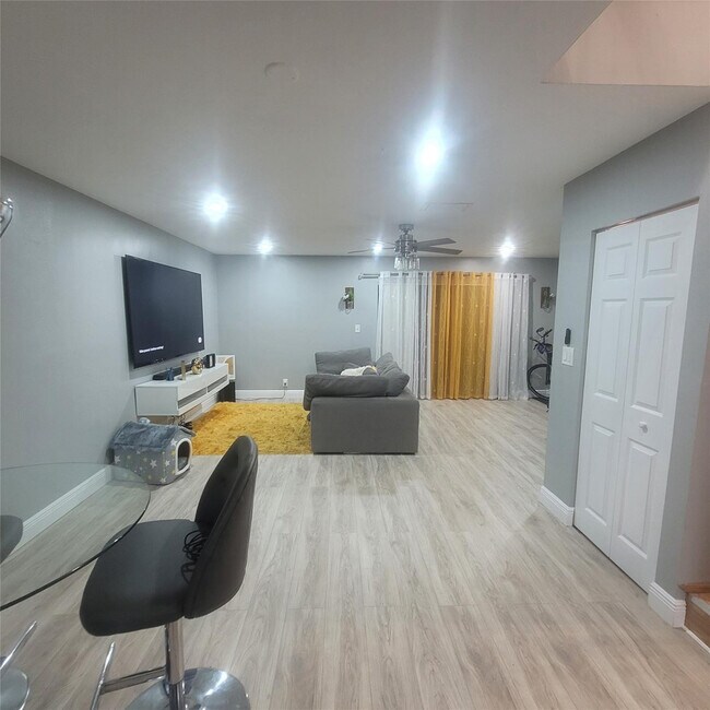 Building Photo - 9210 NW 14th St