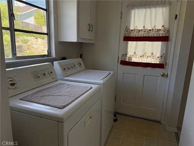 Building Photo - 11543 Swinton Ave