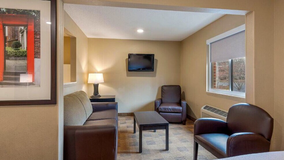 Building Photo - 5830 Westpark Dr