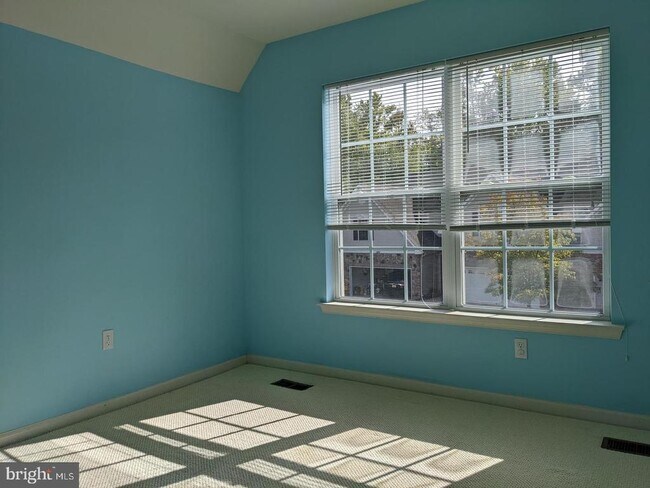 Building Photo - 252 Brinley Dr