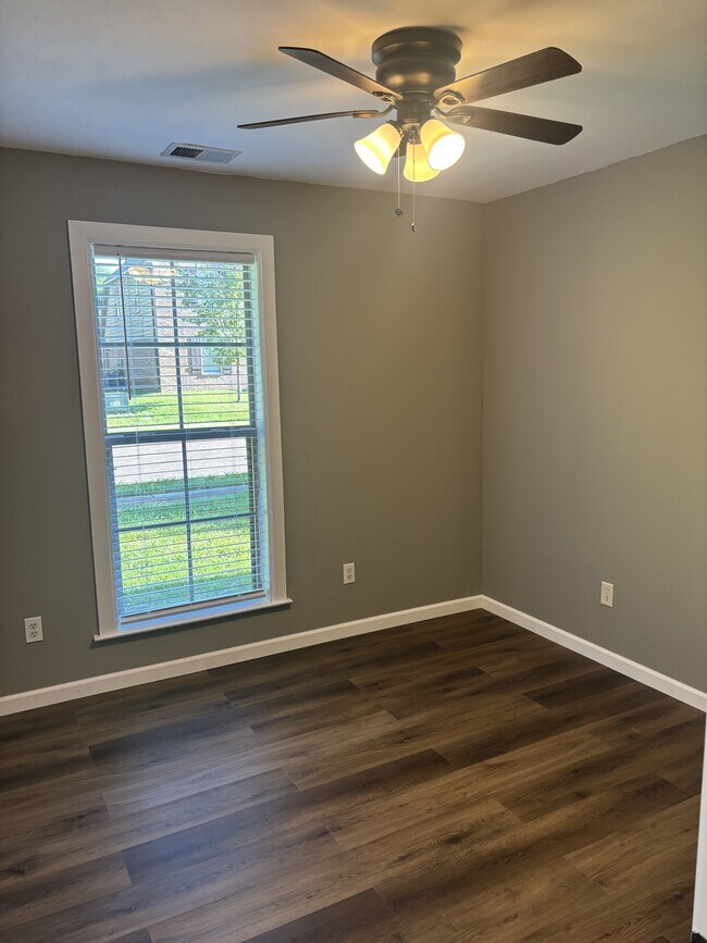 Building Photo - 7412 Brentlawn Dr