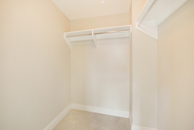 Building Photo - Turnberry Towers 2105W-Stunning City Views...