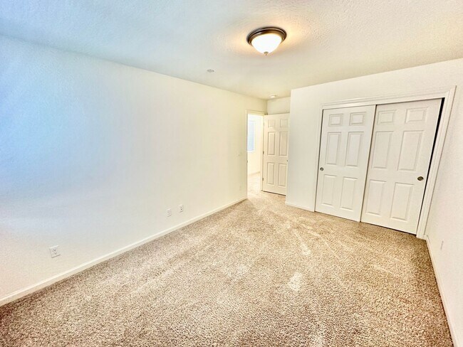 Building Photo - 6319 E Riesling Dr