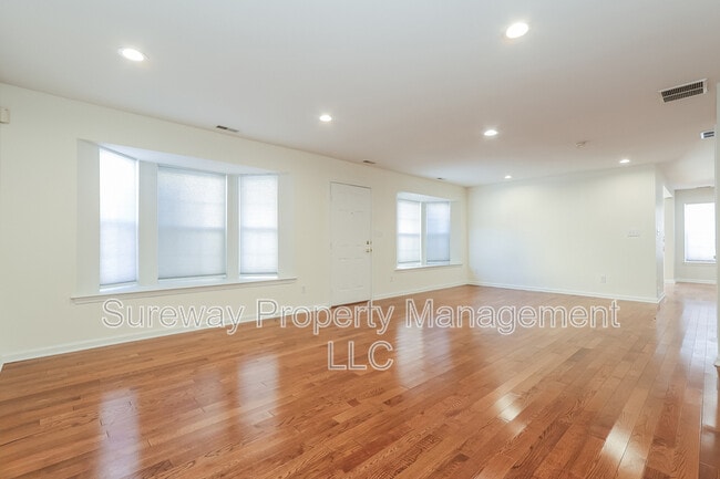 Building Photo - 18 Leighton Dr