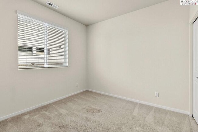Building Photo - Your Ideal Home in Puyallup Awaits – Peace...