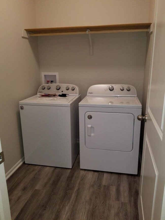 Building Photo - Daylight ranch townhome with 2 stall garage.  Private driveway and covered deck. high end finishe...