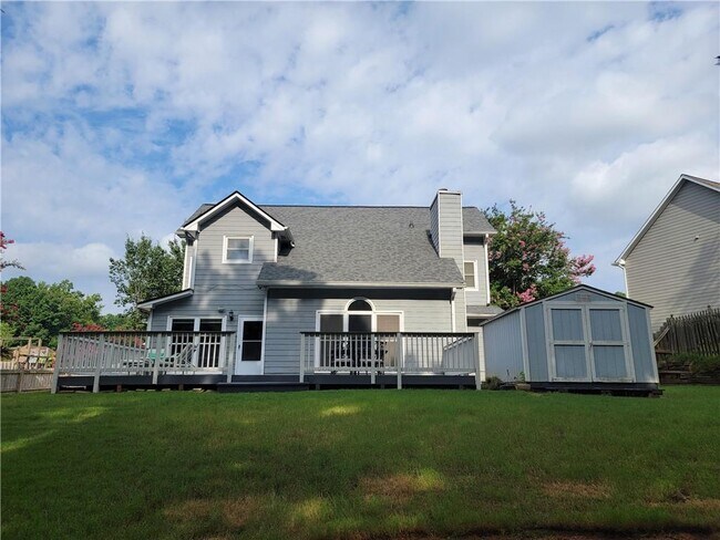 Building Photo - 2790 Suwanee Lakes Trail NW