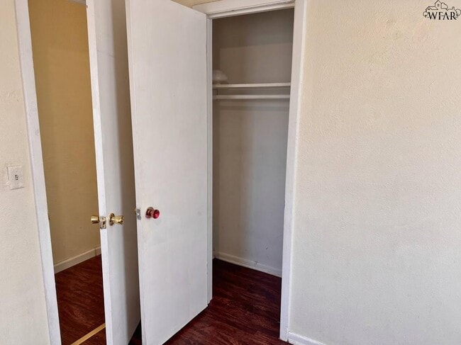 Building Photo - 1612 Phoenix Dr