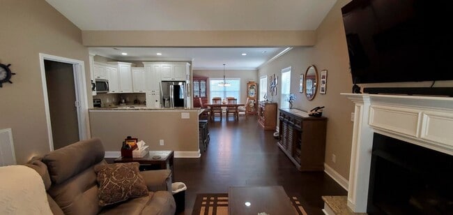 Building Photo - 284 Piper Glen