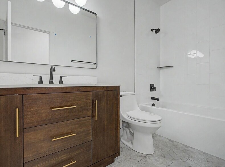 Guest Bathroom - 2358 Green Apple Dr