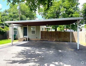 Building Photo - Studio Garage Apt in NW OKC YOUNGS ENGLEWO...