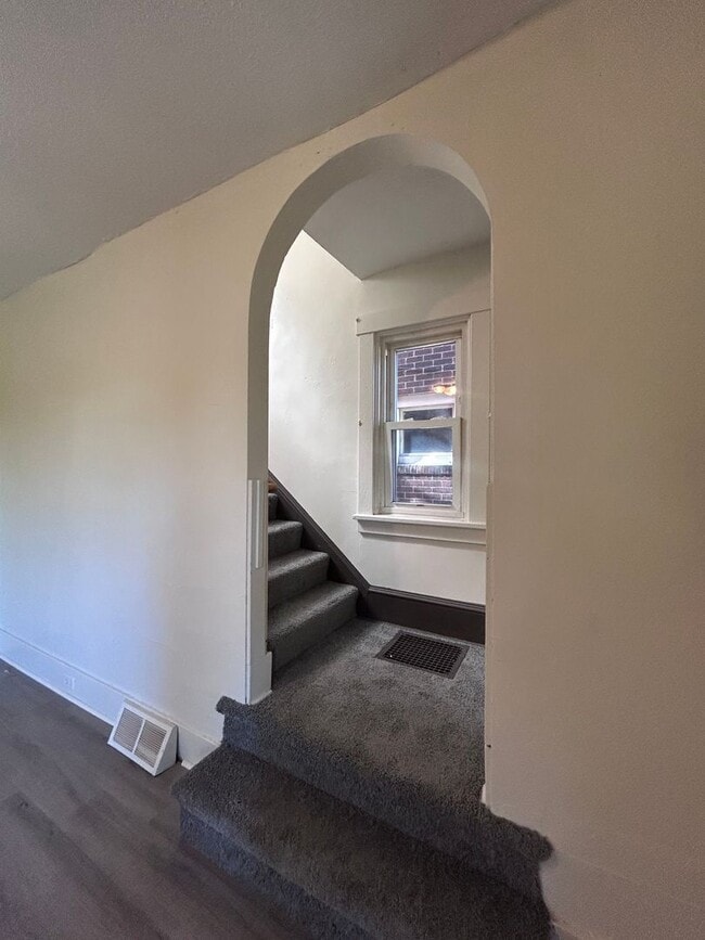 Building Photo - 3 Bedroom 1 Bathroom Home (Perry South)