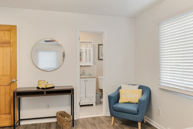 Building Photo - 119 Circle Dr