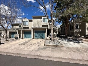 Building Photo - Spacious 2 Bed / 2 Bath Townhome with Garage