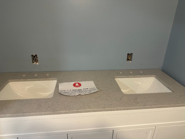 Building Photo - 1134 Birchmont Dr NE