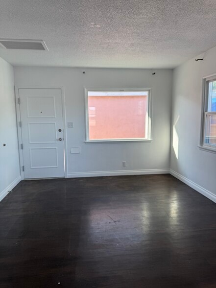 Living room - 4306 W 101st St
