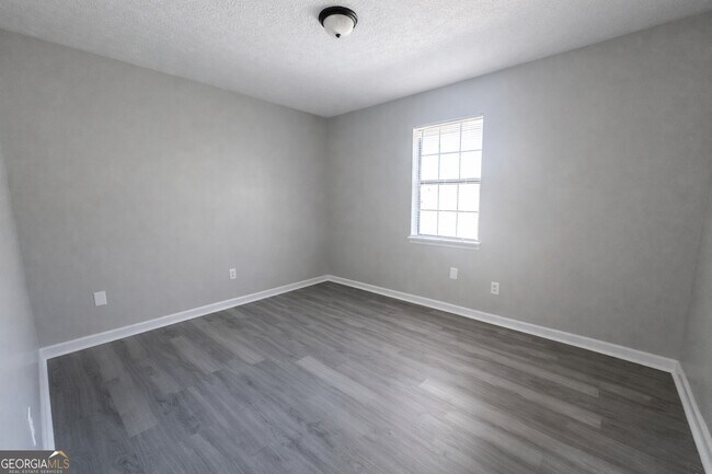 Building Photo - 271 E Wright St