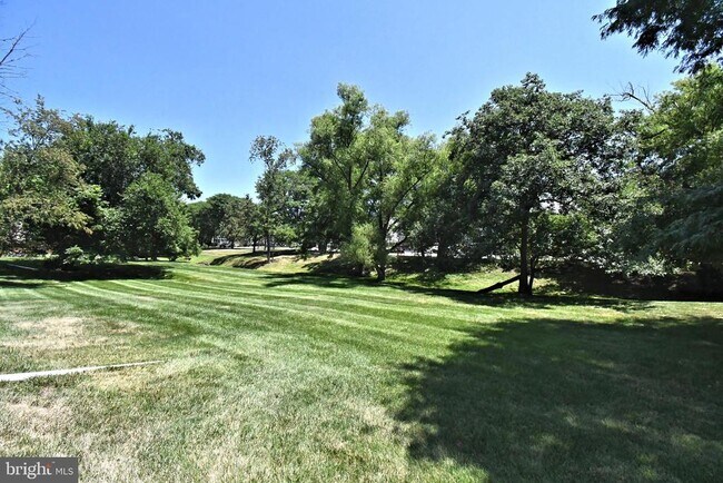 Building Photo - 2489 Hillendale Dr