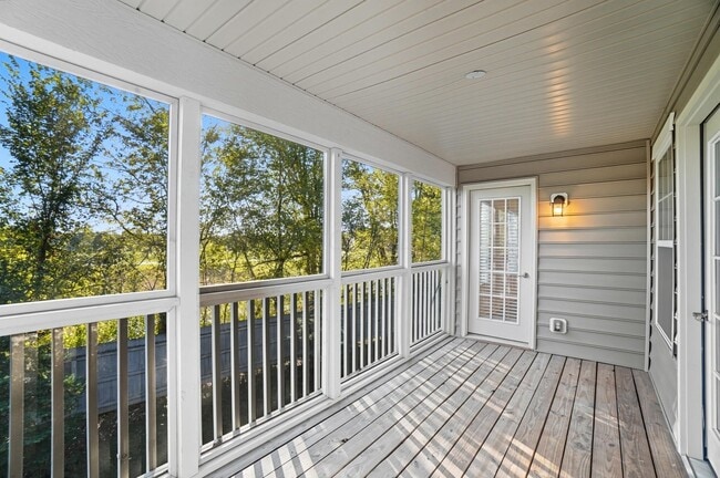 Building Photo - 5468 Nottinghamshire Ln