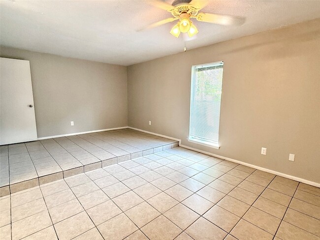 Building Photo - 1909 Forestdale Dr