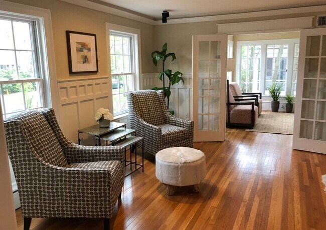 Building Photo - 5bed single family house