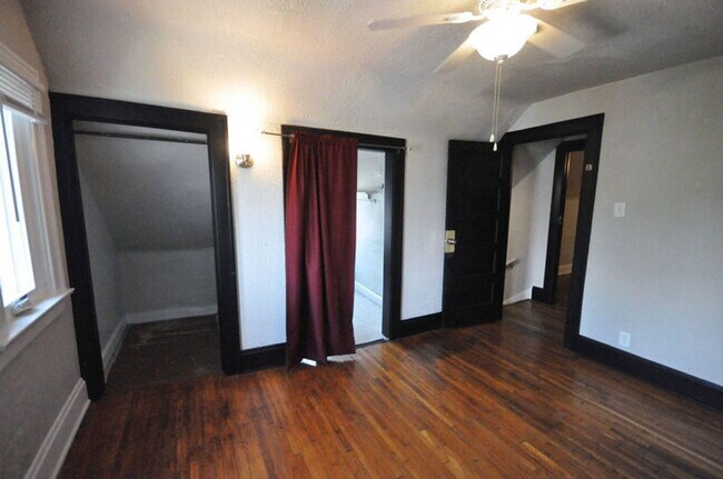 Building Photo - 131 W 8th Ave