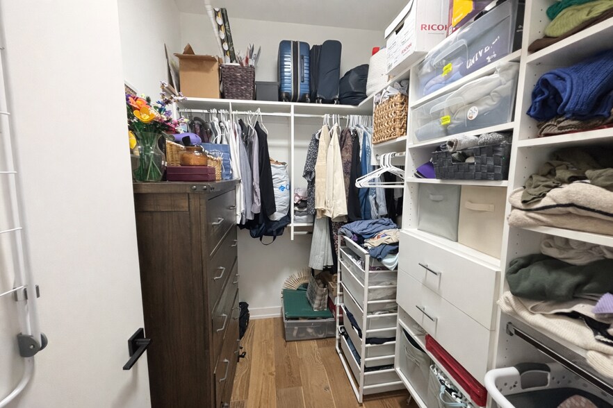 Building Photo - 4513 N Clark St