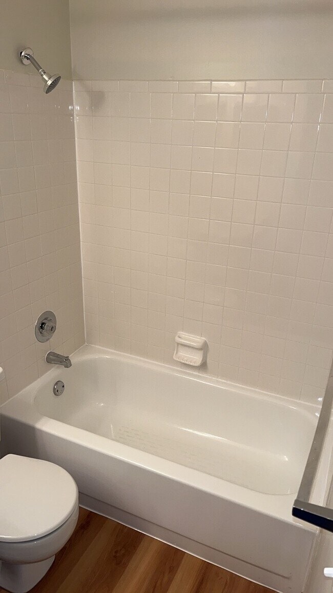 Building Photo - 1420 Lake Pointe Way