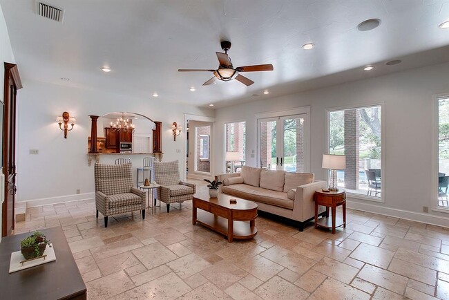 Building Photo - 4707 Mantle Dr