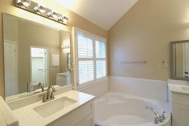 Building Photo - 1619 Pagedale Dr