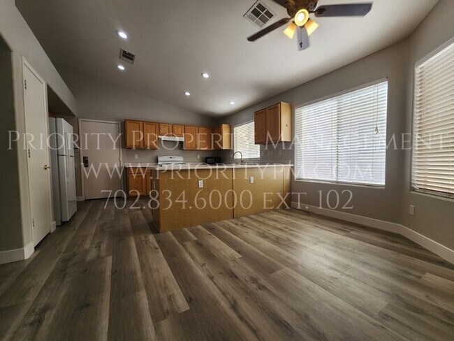 Building Photo - Northwest SINGLE STORY !   3 Bed/2 Bath