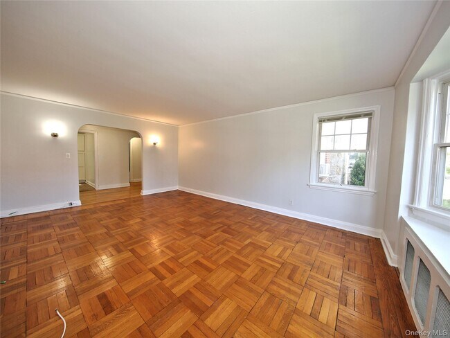 Building Photo - 5 Laurel St