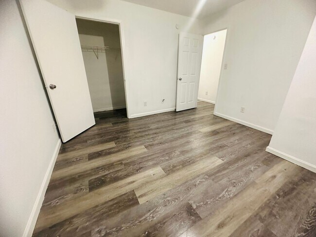 Building Photo - 746 Edgemont Ave