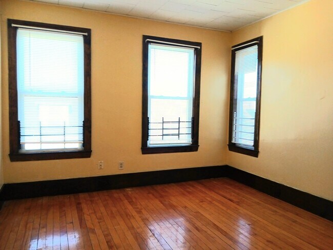 Building Photo - 44 B Park St