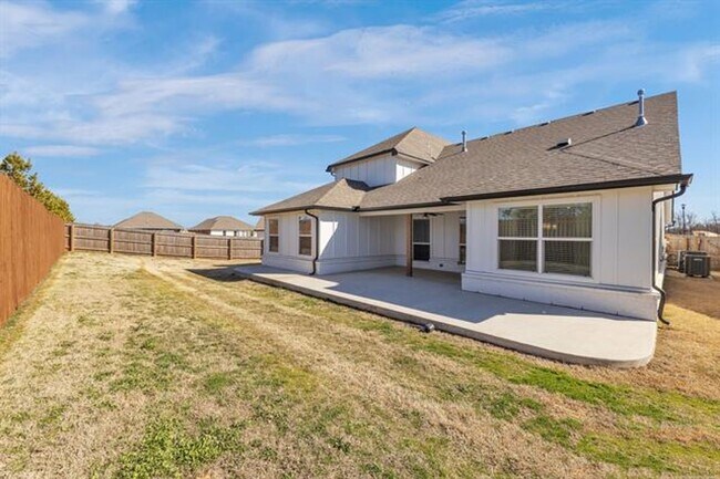 Building Photo - Stunning 4 Bed 3 Bath Broken Arrow Gem