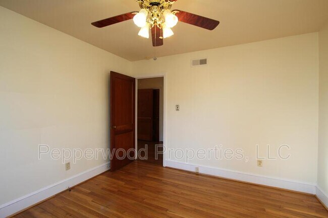 Building Photo - 327 N Park Dr